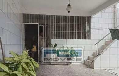 Imagem: A casa possui 4 Dormitórios, 5 Banheiros e 1 Vaga na garagem