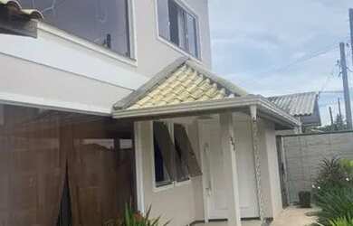 Imagem: A casa possui 3 Dormitórios, 3 Banheiros, 240m² de Área e