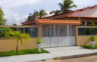 Imagem: A casa possui 4 Dormitórios, 4 Banheiros, 3 Vagas na garagem