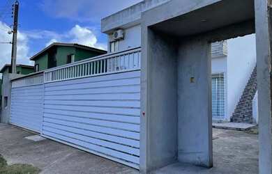 Imagem: A casa possui 3 Dormitórios, 2 Banheiros, 1 Vaga na garagem