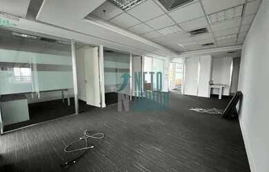 Imagem: O depósito possui 5 Vagas na garagem, 540m² de Área e está