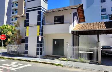 Imagem: A casa possui 3 Dormitórios, 1 Banheiro, 103m² de Área e