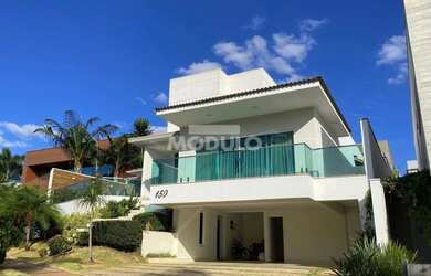 Imagem: A casa em condomínio possui 4 Dormitórios, 5 Banheiros, 5