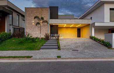 Imagem: A casa em condomínio possui 3 Dormitórios, 3 Banheiros, 4