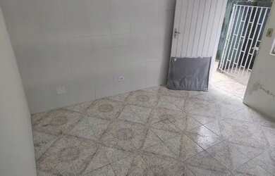 Imagem: A casa possui 1 Dormitório, 1 Banheiro e está localizado