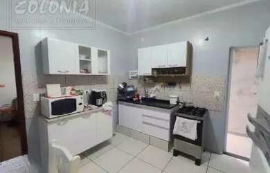 Imagem: A casa possui 2 Dormitórios, 2 Banheiros, 2 Vagas na garagem