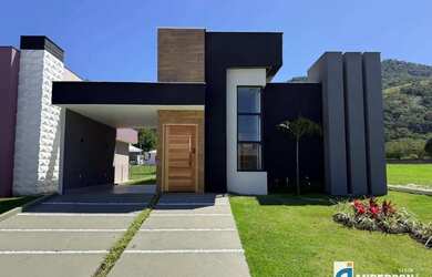 Imagem: A casa em condomínio possui 3 Dormitórios, 2 Banheiros, 123m²