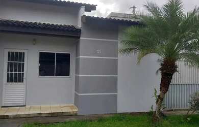 Imagem: A casa em condomínio possui 3 Dormitórios, 2 Banheiros, 2