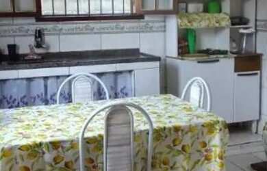 Imagem: A casa possui 3 Dormitórios, 4 Banheiros, 2 Vagas na garagem