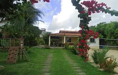 Imagem: A casa possui 5 Dormitórios, 4 Banheiros, 5 Vagas na garagem