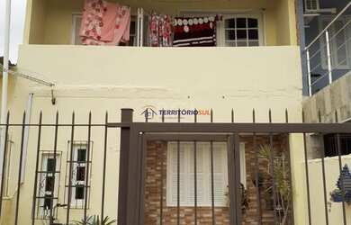 Imagem: A casa possui 2 Dormitórios, 2 Banheiros, 2 Vagas na garagem