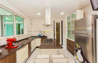 Imagem 8: Casa com piscina no condomínio Villa Lobos