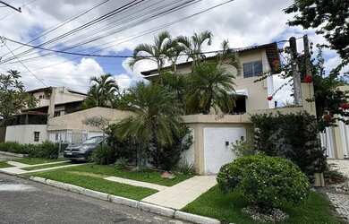 Imagem: A casa possui 5 Dormitórios, 5 Banheiros, 5 Vagas na garagem