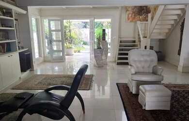 Imagem: A casa em condomínio possui 5 Dormitórios, 4 Banheiros, 4