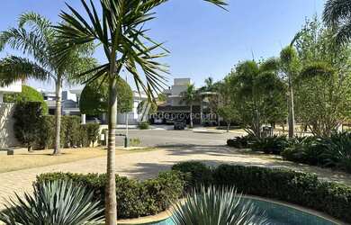 Imagem: A casa em condomínio possui 4 Dormitórios, 5 Banheiros, 4