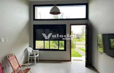 Imagem 5: Praia Noiva do Mar, pé direito diferenciado, com 2 dormitórios, sendo...