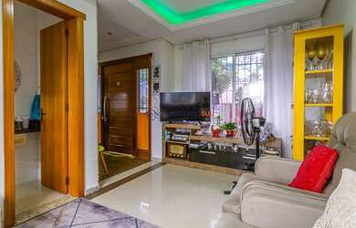 Imagem: A casa possui 3 Dormitórios, 3 Banheiros, 3 Vagas na garagem