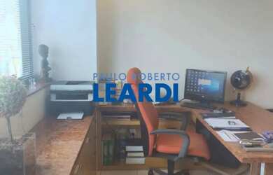 Imagem: O depósito possui 1 Vaga na garagem, 42m² de Área e está