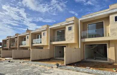 Imagem: A casa possui 4 Dormitórios, 3 Banheiros, 2 Vagas na garagem