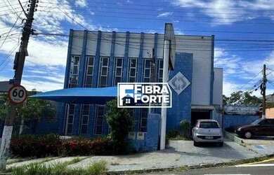 Imagem: O depósito possui 5 Vagas na garagem e 480m² de Área e está