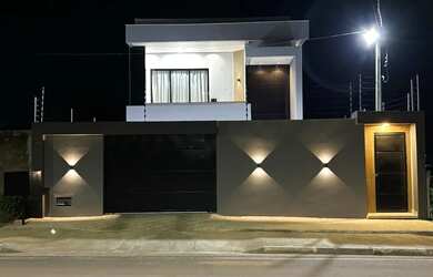 Imagem: A casa possui 2 Dormitórios, 3 Banheiros, 2 Vagas na garagem