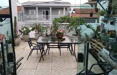 Imagem: A casa possui 4 Dormitórios, 3 Banheiros, 2 Vagas na garagem