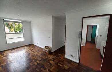 Imagem: O apartamento possui 3 Dormitórios, 1 Banheiro, 1 Vaga na garagem