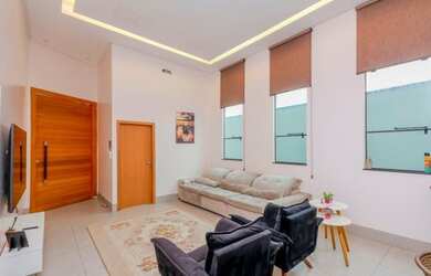 Imagem: A casa possui 3 Dormitórios, 3 Banheiros, 3 Vagas na garagem