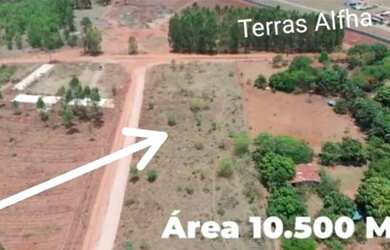 Imagem: O terreno possui 10.500m² de Área e está localizado em Sítios