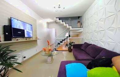 Imagem: A casa possui 3 Dormitórios, 3 Banheiros, 2 Vagas na garagem