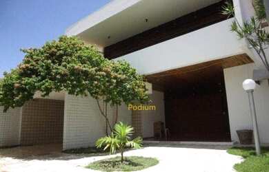 Imagem: A casa possui 5 Dormitórios, 1 Banheiro, 2 Vagas na garagem