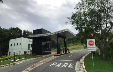 Imagem: O terreno e possui Dormitórios, Suítes, Banheiros, 1000-0m²