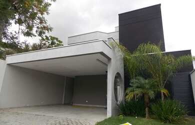 Imagem: A casa em condomínio possui 4 Dormitórios, 3 Banheiros, 2