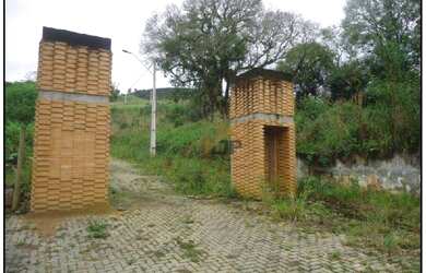 Imagem: O terreno possui 2.022m² de Área e está localizado em Fundo