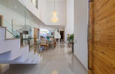 Imagem: A casa em condomínio possui 4 Dormitórios, 5 Banheiros, 4