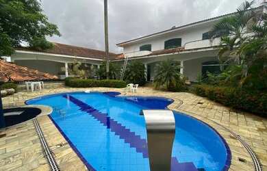 Imagem: A casa em condomínio possui 5 Dormitórios, 5 Banheiros, 5