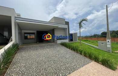 Imagem: A casa em condomínio possui 3 Dormitórios, 3 Banheiros, 4