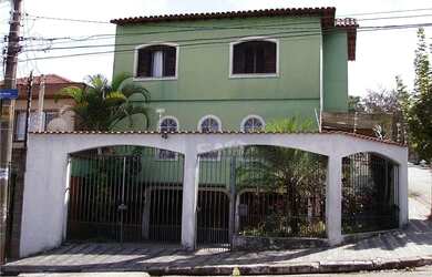 Imagem: A casa possui 3 Dormitórios, 4 Banheiros, 5 Vagas na garagem