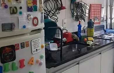 Imagem: O apartamento possui 2 Dormitórios, 1 Banheiro, 2 Vagas na