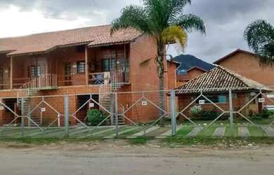 Imagem: A casa possui 1 Dormitório, 1 Banheiro, 1 Vaga na garagem e