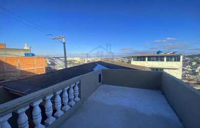 Imagem: A casa possui 2 Dormitórios, 1 Banheiro, 2 Vagas na garagem