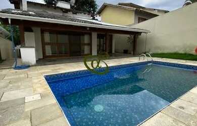 Imagem: A casa em condomínio possui 4 Dormitórios, 5 Banheiros, 4