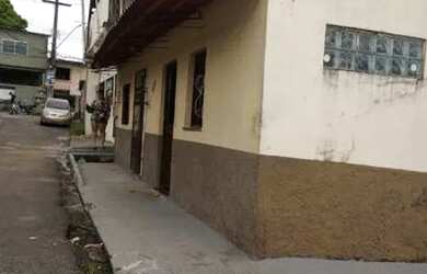 Imagem: A casa possui 4 Dormitórios, 2 Banheiros e está localizado