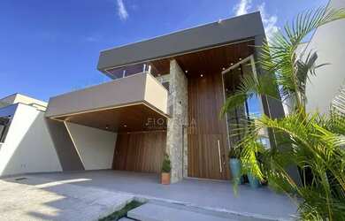 Imagem: A casa possui 4 Dormitórios, 5 Banheiros, 4 Vagas na garagem