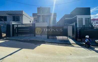 Imagem: A casa possui 3 Dormitórios, 5 Banheiros, 2 Vagas na garagem