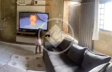 Imagem: A casa possui 3 Dormitórios, 1 Banheiro, 4 Vagas na garagem