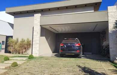 Imagem: A casa em condomínio possui 3 Dormitórios, 2 Banheiros, 2