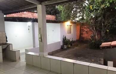 Imagem: A casa possui 2 Dormitórios, 2 Banheiros, 3 Vagas na garagem