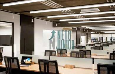 Imagem: O depósito possui 5 Vagas na garagem e 569m² de Área e está