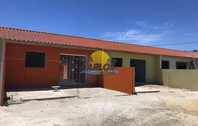 Imagem: A casa possui 2 Dormitórios, 1 Banheiro, 2 Vagas na garagem